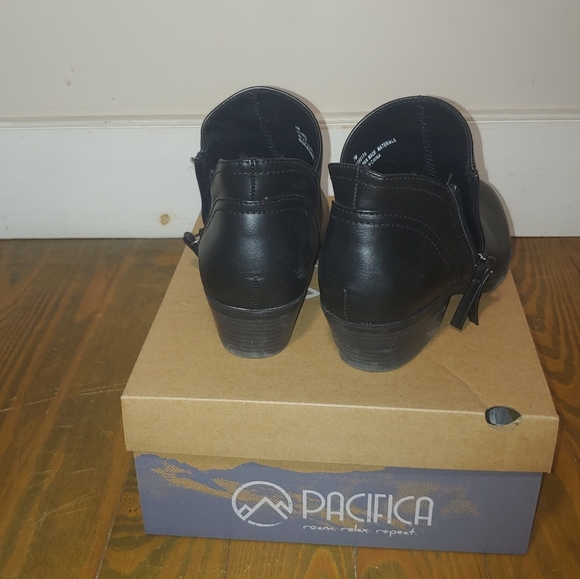 Pacifica | LIKE NEW IN BOX Black Zip Up Ankle Booties - Picture 5 of 5